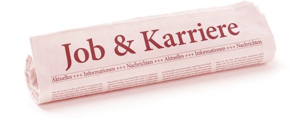 Zeitung mit Überschrift Job und Karriere